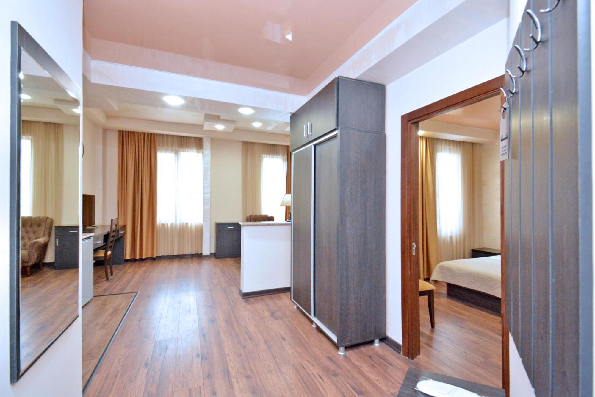 Partez Hotel Jerevan Eksteriør billede