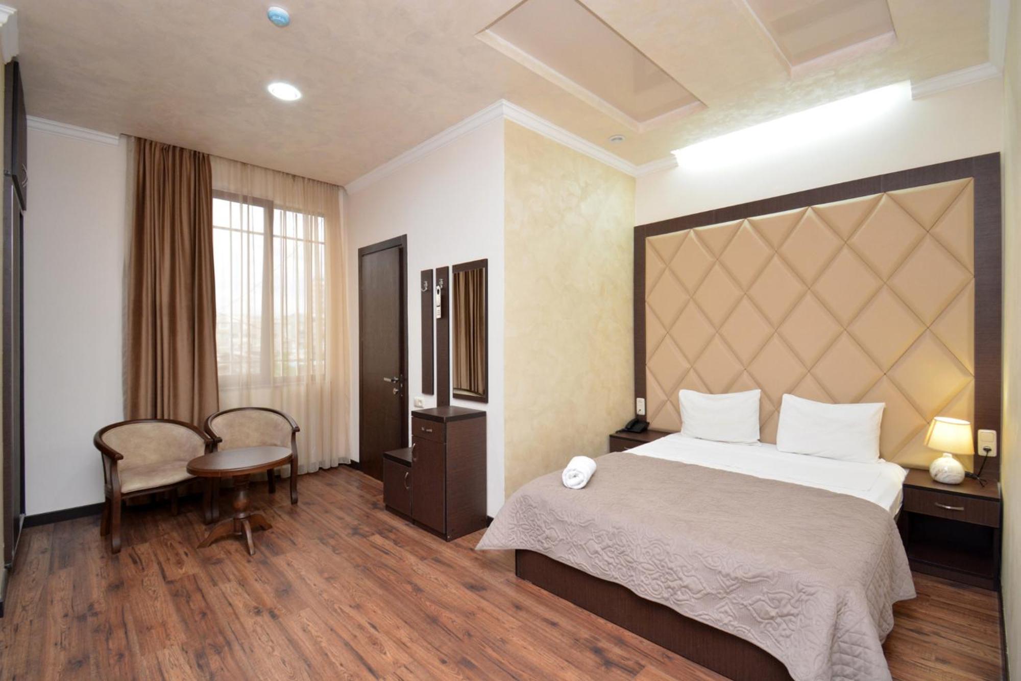 Partez Hotel Jerevan Eksteriør billede