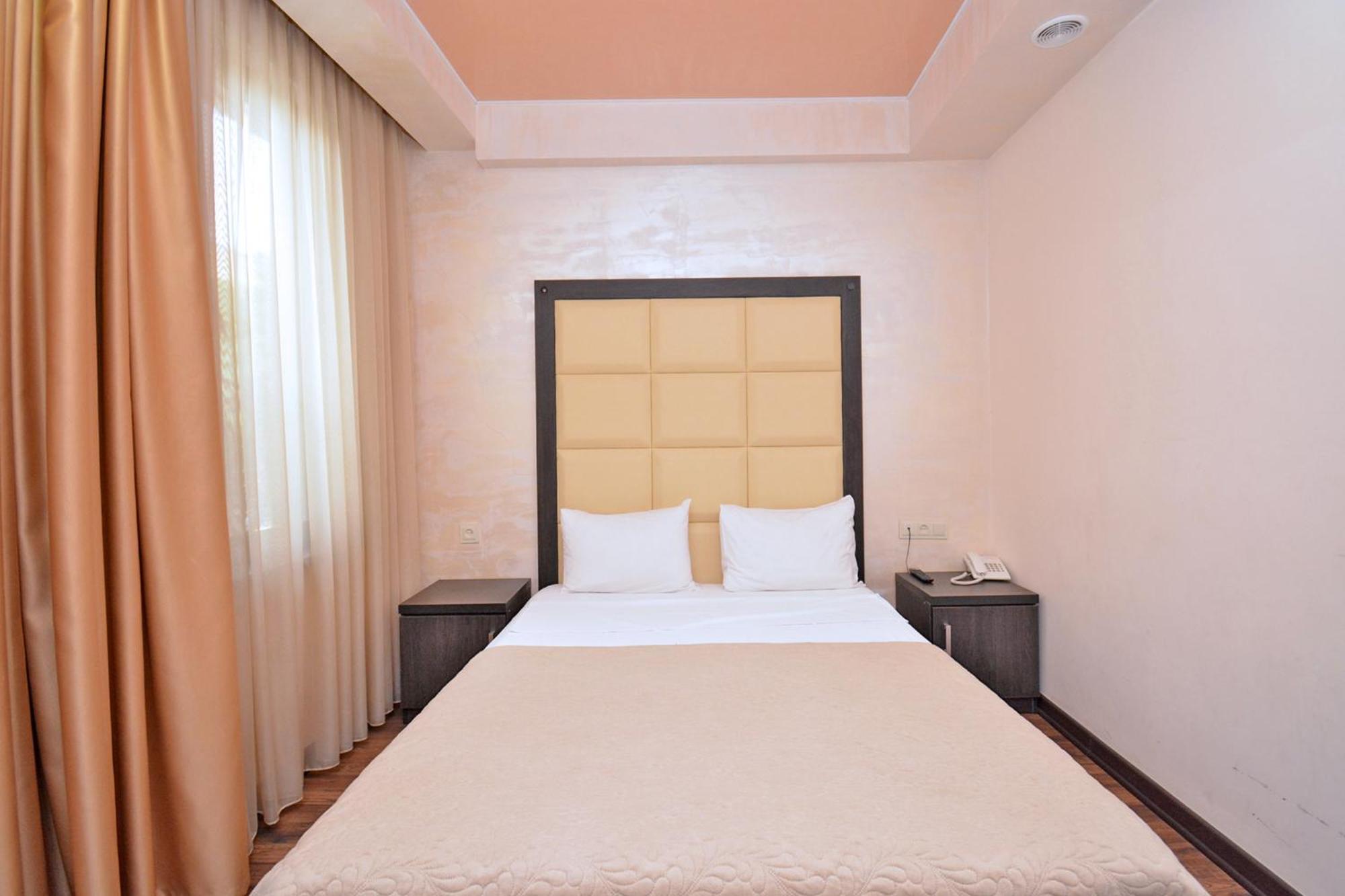 Partez Hotel Jerevan Eksteriør billede
